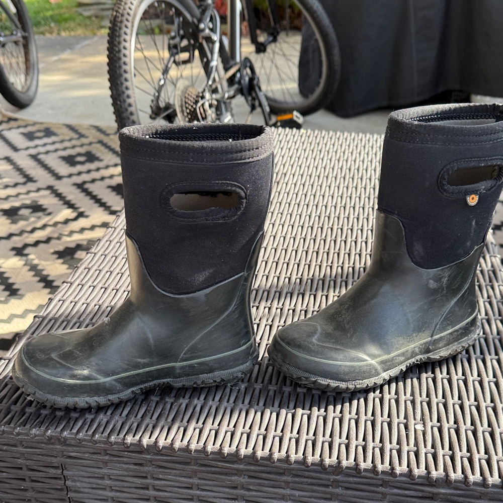 Kids Bogs Black rain boots